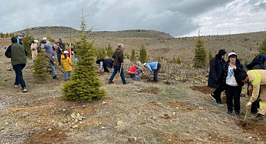 Çocuklar fidan dikerek doğa bilinci kazandı