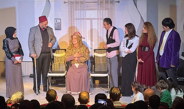 Dadaşlar sahnede: "Kılıbık Hayrullah" Türkiye turnesinde