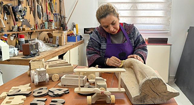 Depremzede kadınlar el sanatlarıyla hayata tutundu