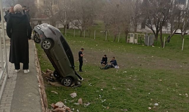 Direksiyon hakimiyetini kaybedince şarampole uçtu