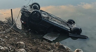 Direksiyon hakimiyetini kaybetti, Baraj gölüne uçtu