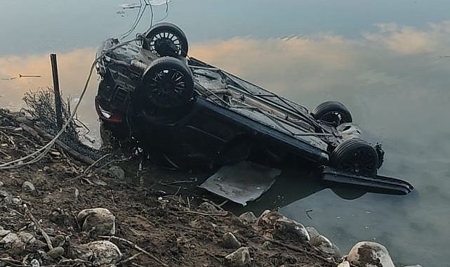 Direksiyon hakimiyetini kaybetti, Baraj gölüne uçtu