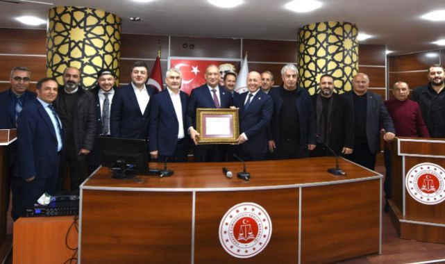 Doğu Anadolu İhracatçılar Birliği Başkanı Ömer Madırlı mazbatasını aldı   