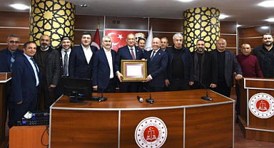 Doğu Anadolu İhracatçılar Birliği Başkanı Ömer Madırlı mazbatasını aldı   