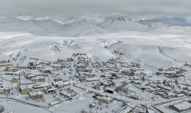 Doğu'da mevsimler şaştı: Nisan'da karla mücadele