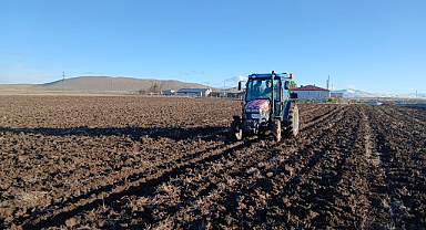 Ekin sezonu başladı! Çiftçiler tarlaya indi   