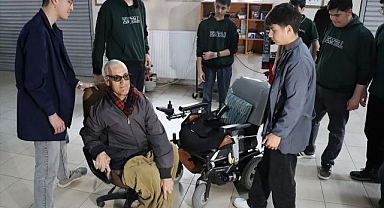 Engellilerin akülü araçlarını ücretsiz onarıyorlar