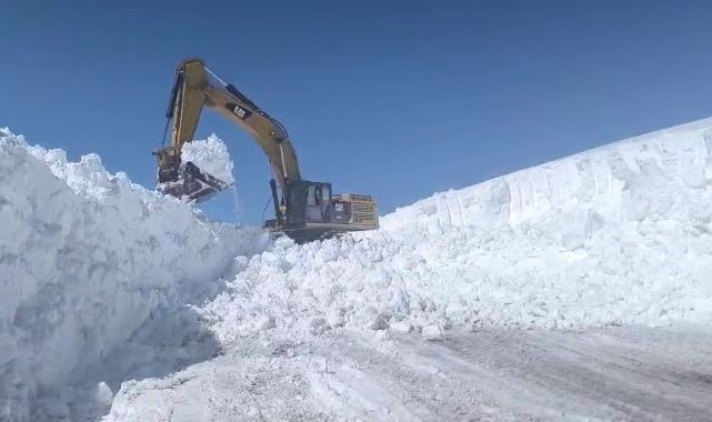 Erzurum'da 2 bin 900 rakımda karla mücadele 