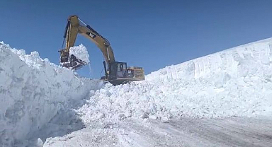 Erzurum'da 2 bin 900 rakımda karla mücadele 