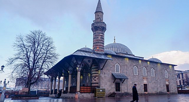 Erzurum'da bin 635 camide bin 680 din görevlisi görev yapıyor   