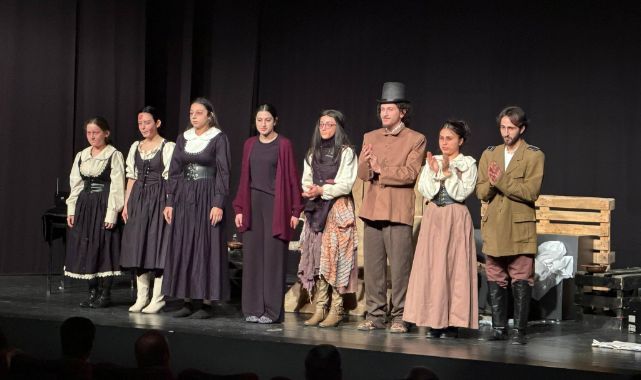 Erzurum’da Demir Ateşi tiyatro yarışmasının birincisi oldu