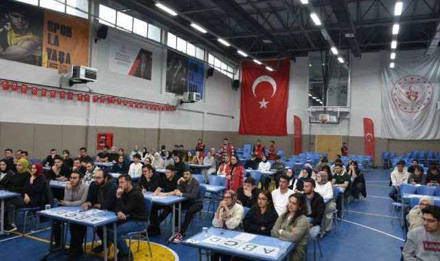 Erzurum’da gençler bilgi yarışmasında kıyasıya yarıştı