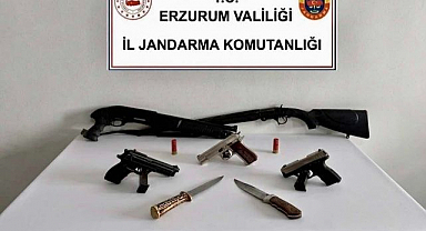 Erzurum'da Jandarma operasyonu çok sayıda silah ele geçirildi