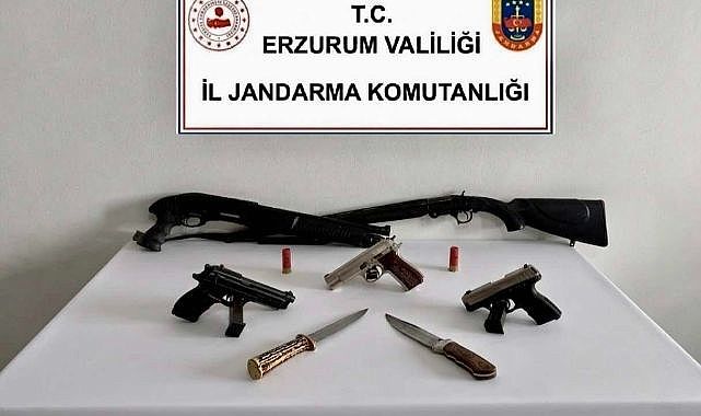 Erzurum'da Jandarma operasyonu çok sayıda silah ele geçirildi