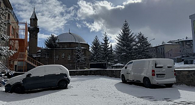 Erzurum'da kar etkisini sürdürüyor