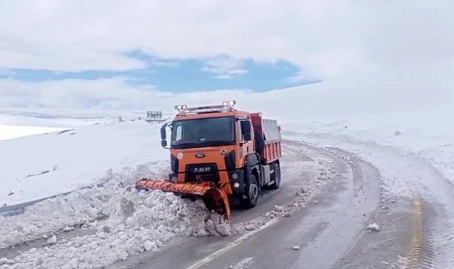Erzurum'da kar ve tipi mesaisi 