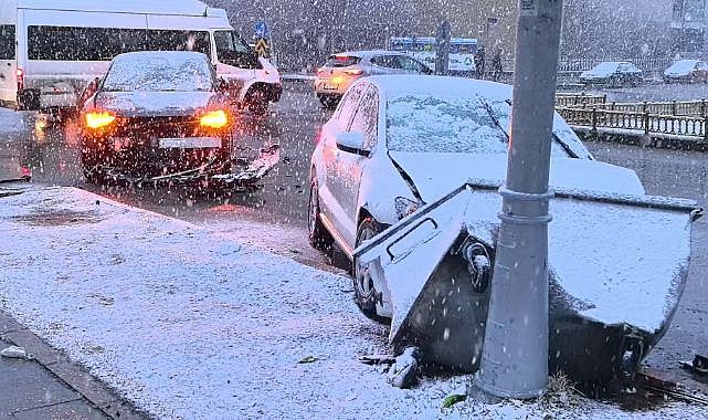 Erzurum'da kar yağışı kazayı beraberinde getirdi