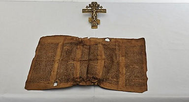 Erzurum'da parşömen ve bronz haç ele geçirildi