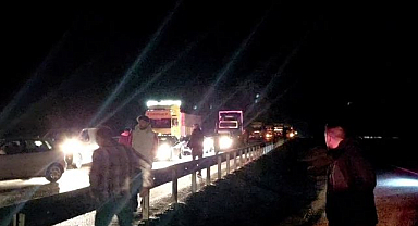 Erzurum'da jandarma aracının da karıştığı zincirleme kaza: 2 asker yaralı