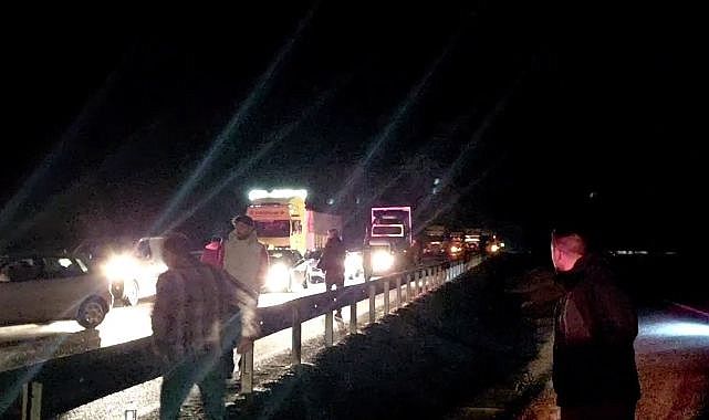 Erzurum'da jandarma aracının da karıştığı zincirleme kaza: 2 asker yaralı