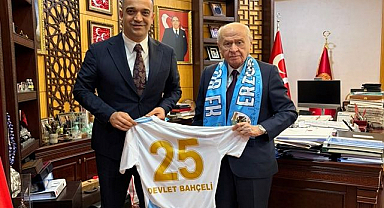 Erzurumspor Coşkusu Başkentte: Yurdagül'den Bahçeli'ye Anlamlı Hediye