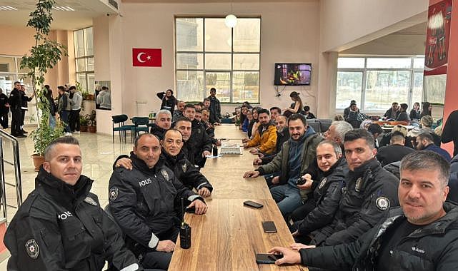 ETÜ’lü gençlerden polislere anlamlı sürpriz