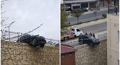 Facianın eşiğinden dönüldü: araç duvarda asılı kaldı