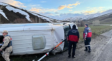 Feci kaza: minibüs takla attı, 11 yaralı