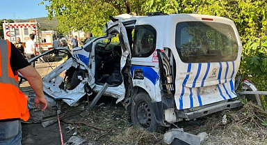 Freni boşalan tır 10 araca çarptı: 1 polis şehit oldu