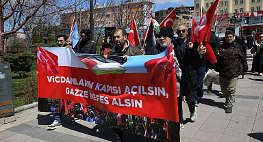 Gazze için sessiz yürüyüşlerini 128. haftada da sürdürdüler