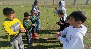 Geleneksel oyunlarla büyüyorlar