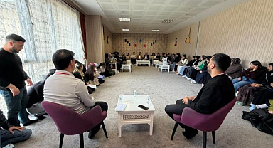 Gençler bilim kafede buluştu