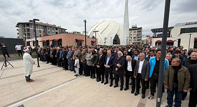 Gıyabi cenaze namazıyla hayatını kaybedenler anıldı