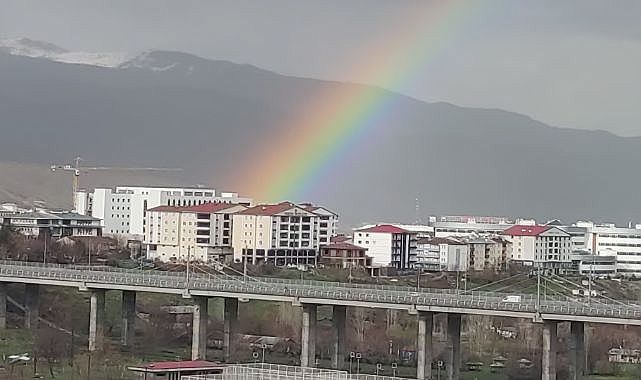 Gökkuşağı görsel şölen oluşturdu