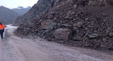 Heyelan 200 metrelik bölümü etkiledi