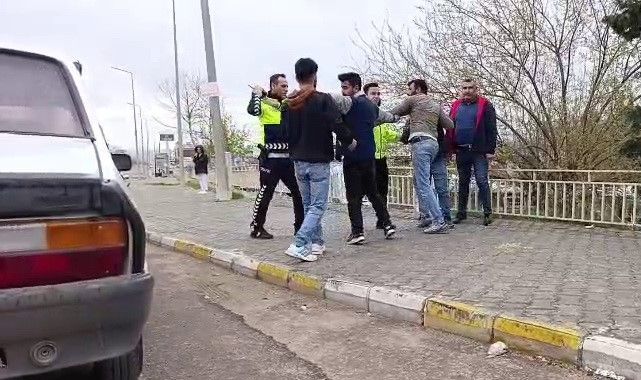 Husumetli iki grup birbirine girdi!