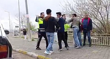 Husumetli iki grup birbirine girdi!