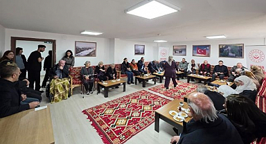 Huzurevinde yaşlılarla sıcak buluşma