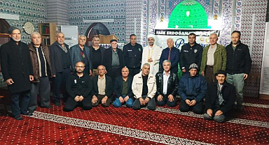 İhbar üzerine camiye gelen polislere sürpriz kutlama