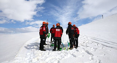 İHH ekibi çığa karşı karda eğitim aldı