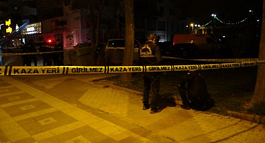 İki grup birbirine girdi! Silah sesleri sokakta yankılandı