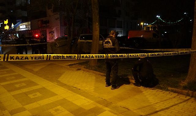 İki grup birbirine girdi! Silah sesleri sokakta yankılandı