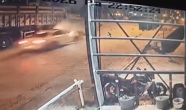 İki otomobil çarpıştı: Yaralılar var