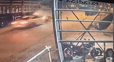 İki otomobil çarpıştı: Yaralılar var