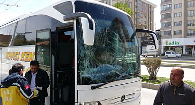 İki yolcu otobüsü çarpıştı, kazada yaralananlar var
