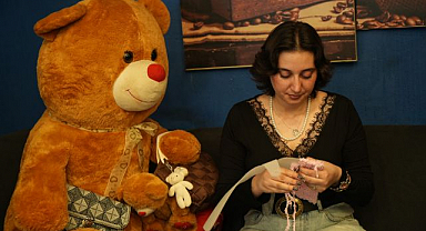 İlmek ilmek başarı: El emeğiyle geleceğini örüyor