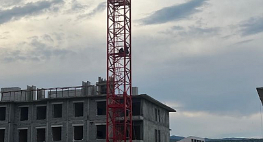 İnşaatta gerilim! İşçiler vinç tepesinde hak aradı