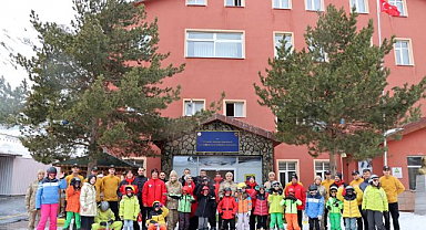 Jandarmadan Erzurum’da çocuklara 23 Nisan sürprizi