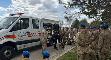 Jandarmaya enkazda arama kurtarma eğitimi