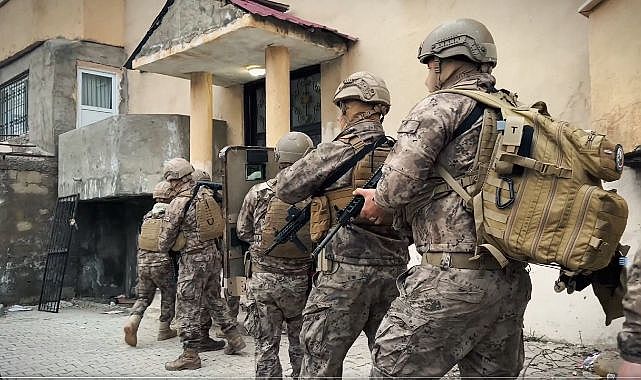 Kaçakçılık şebekesi çökertildi! 7 kişi gözaltında